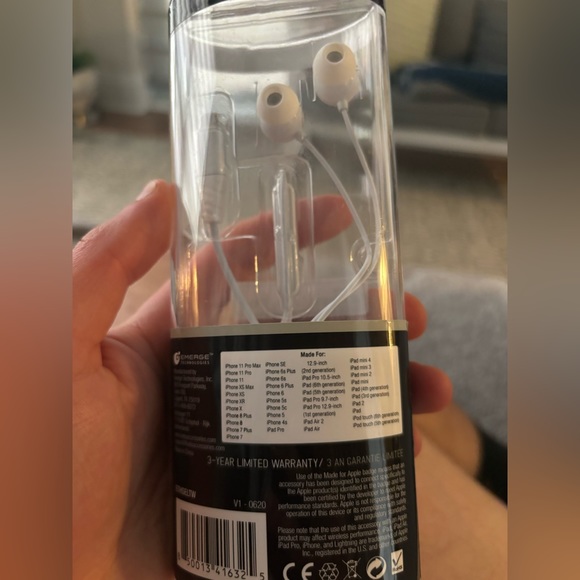 Lightning earbuds for iPhone iPad - Picture 3 of 3